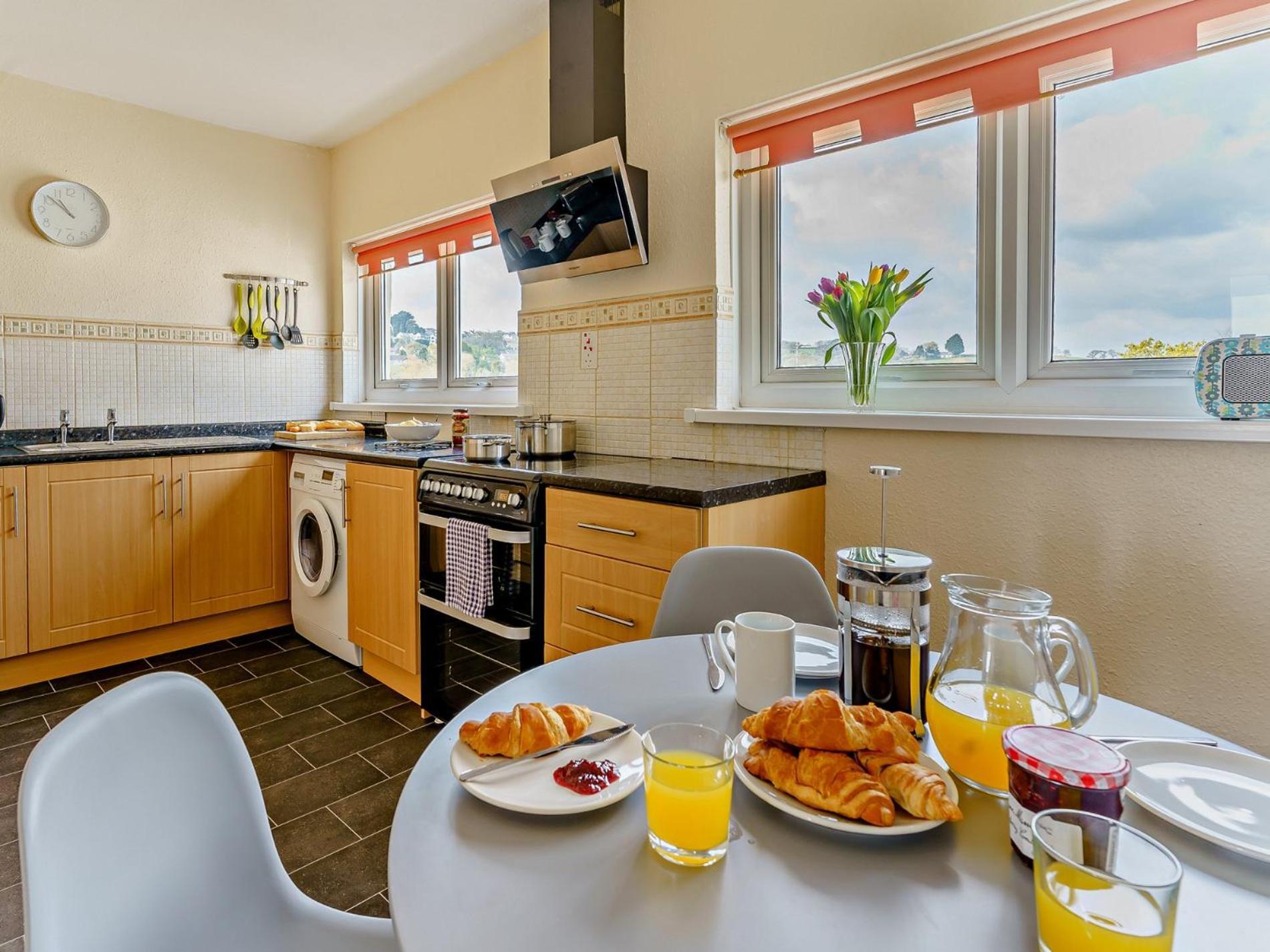 2 Bed In Saundersfoot 74356 Apartment Exterior photo